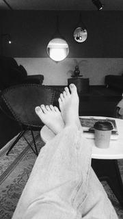 Ashe feet photo thumbnail