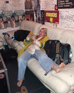 Ashe feet photo thumbnail