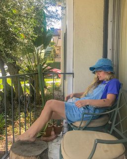 Ashe feet photo thumbnail