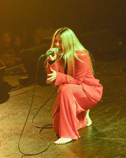 Ashe feet photo thumbnail