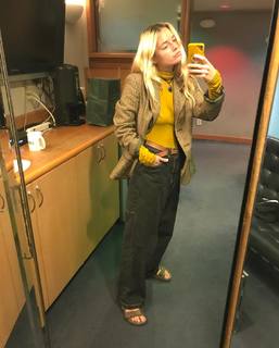 Ashe feet photo thumbnail