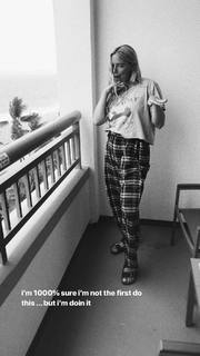 Ashe feet photo thumbnail