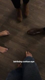 Ashe feet photo thumbnail