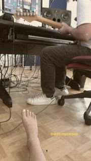 Ashe feet photo thumbnail