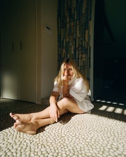 Ashe feet photo thumbnail