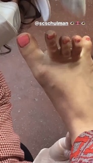 Ashe feet photo thumbnail