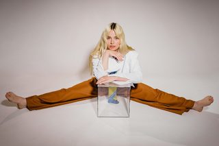 Ashe feet photo thumbnail