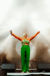 Ashe feet photo thumbnail