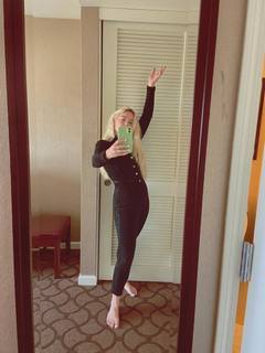 Ashe feet photo thumbnail