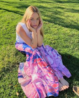 Ashe feet photo thumbnail