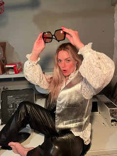 Ashe feet photo thumbnail