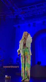 Ashe feet photo thumbnail