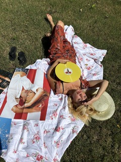 Ashe feet photo thumbnail