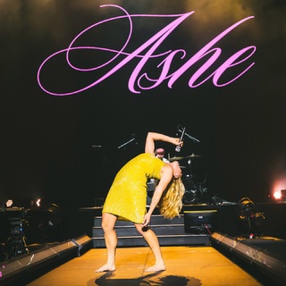 Ashe feet photo thumbnail