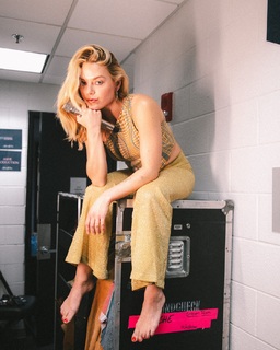 Ashe feet photo thumbnail