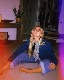 Ashe feet photo thumbnail