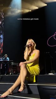 Ashe feet photo thumbnail