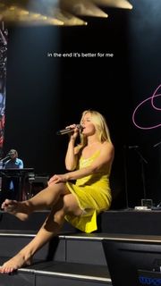 Ashe feet photo thumbnail