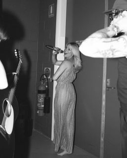 Ashe feet photo thumbnail