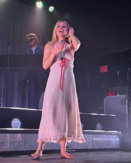 Ashe feet photo thumbnail