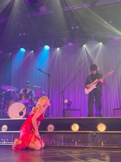 Ashe feet photo thumbnail