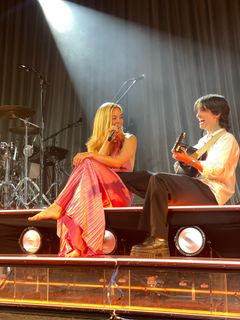 Ashe feet photo thumbnail