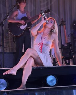 Ashe feet photo thumbnail