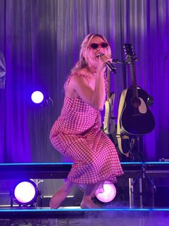 Ashe feet photo thumbnail