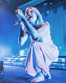 Ashe feet photo thumbnail