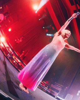 Ashe feet photo thumbnail