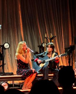 Ashe feet photo thumbnail