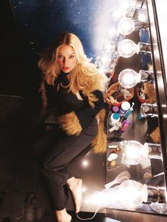 Ashe feet photo thumbnail