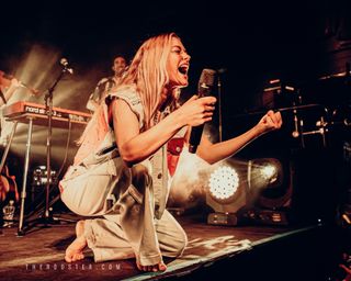 Ashe feet photo thumbnail