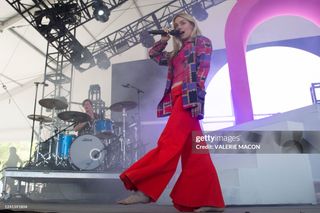 Ashe feet photo thumbnail