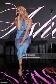 Ashe feet photo thumbnail