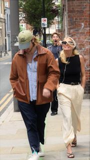 Ashe feet photo thumbnail