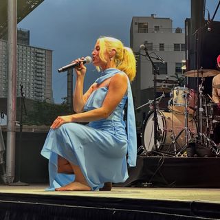 Ashe feet photo thumbnail