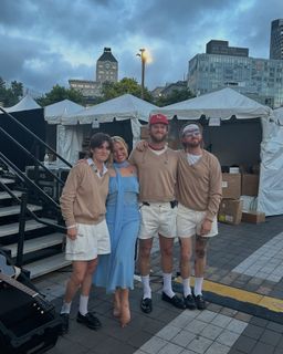 Ashe feet photo thumbnail