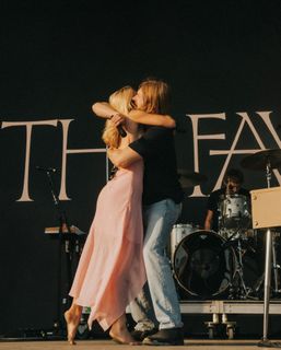 Ashe feet photo thumbnail