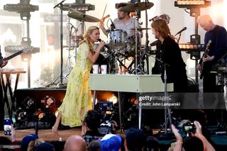 Ashe feet photo thumbnail