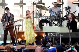 Ashe feet photo thumbnail