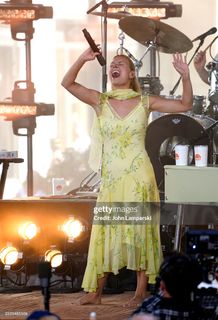 Ashe feet photo thumbnail