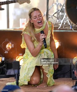 Ashe feet photo thumbnail