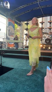 Ashe feet photo thumbnail