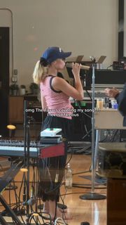 Ashe feet photo thumbnail