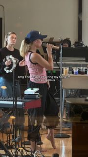 Ashe feet photo thumbnail