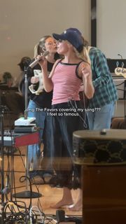 Ashe feet photo thumbnail