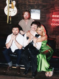 Ashe feet photo thumbnail