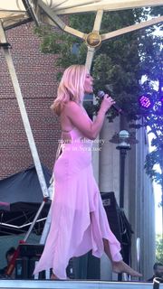 Ashe feet photo thumbnail