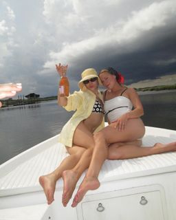 Ashe feet photo thumbnail